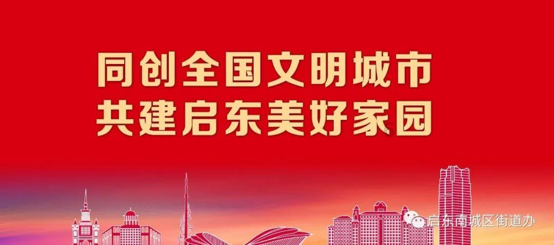 沙滩游玩的女孩们